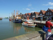 Historischer Hafen in Neuharlingersiel nahe dem Ferienhaus Kolks Huus